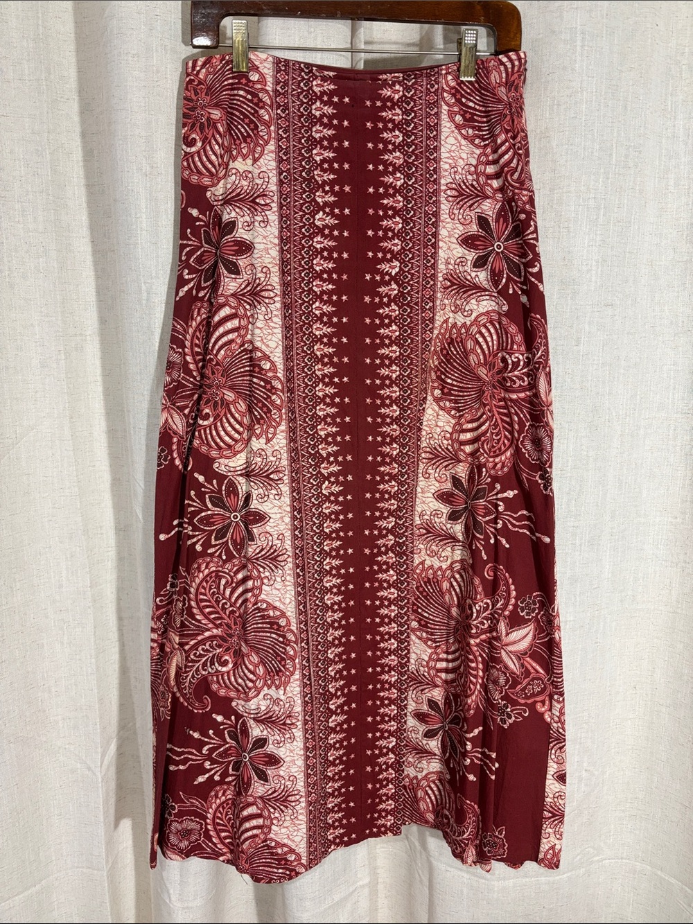 Vintage 90s/Y2K Bulldog Women's Maroon Floral & Paisley Print Long Skirt